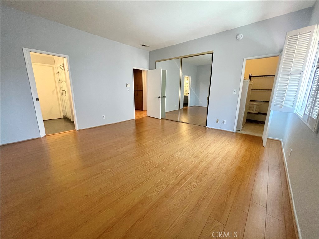 5139 Balboa Boulevard 22