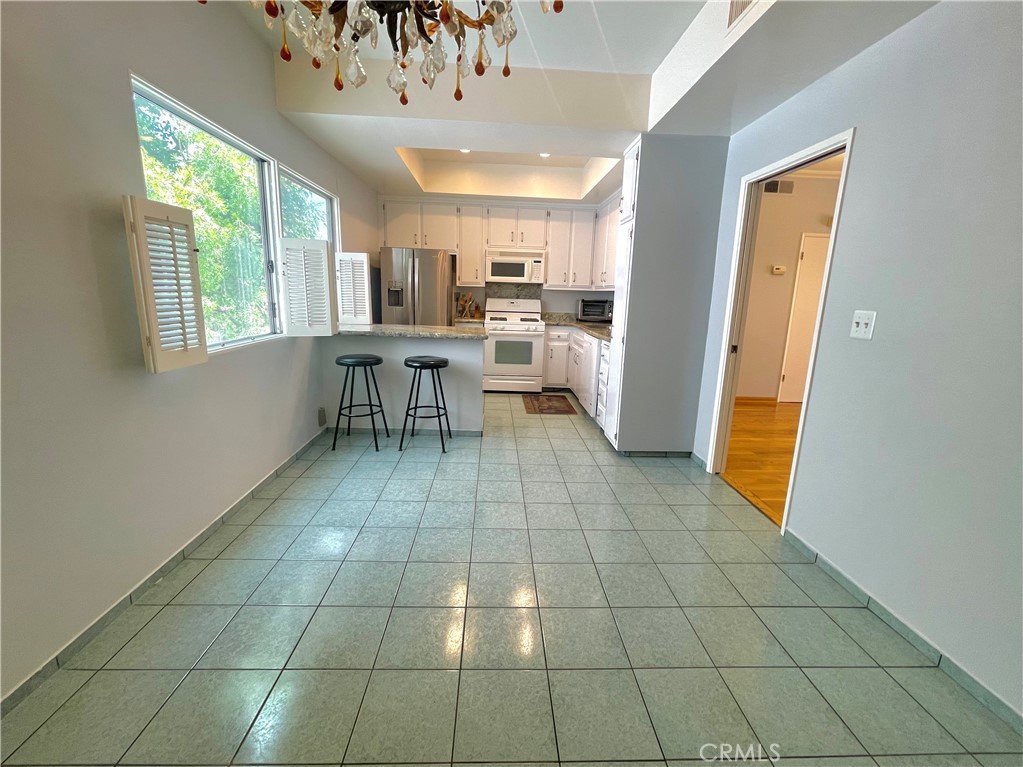 5139 Balboa Boulevard 22