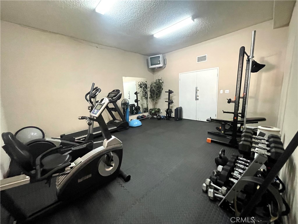 5139 Balboa Boulevard 22