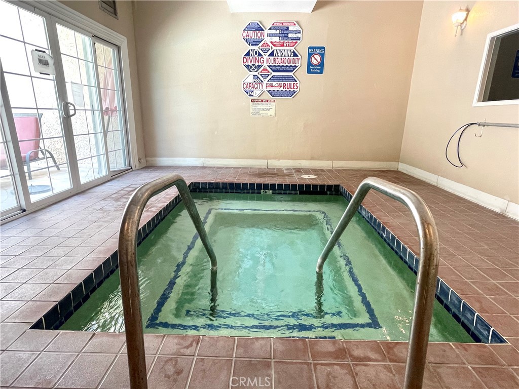 5139 Balboa Boulevard 22