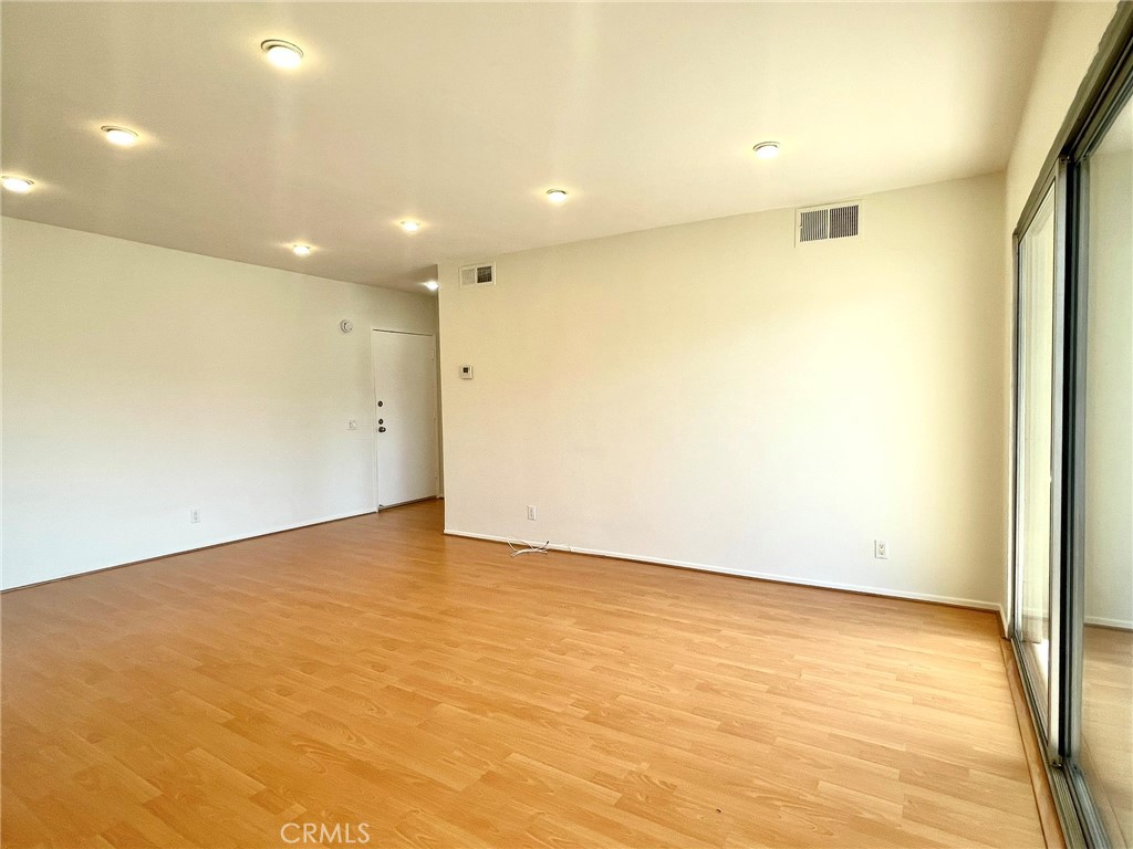 5400 Lindley Avenue 321