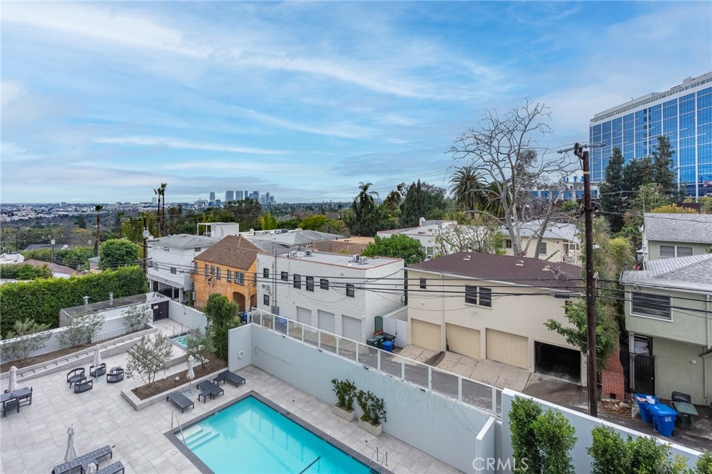 999 N Doheny Drive 402