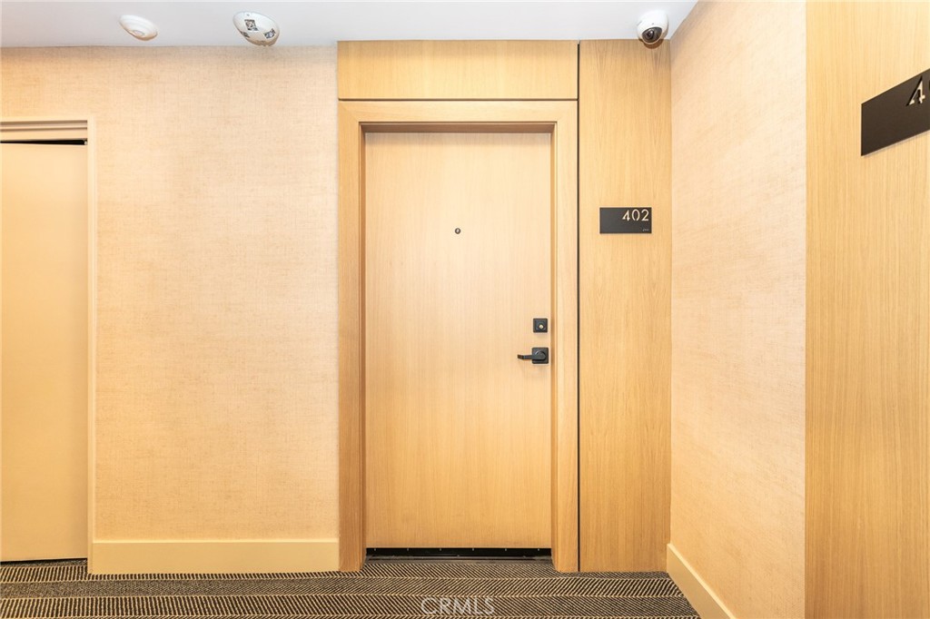 999 N Doheny Drive 402
