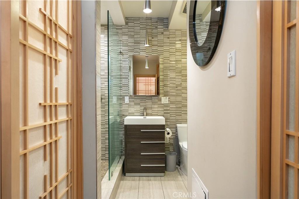 999 N Doheny Drive 402