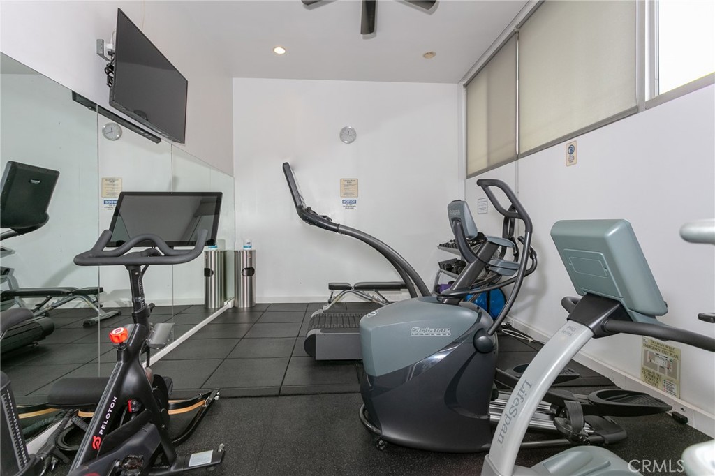 999 N Doheny Drive 402