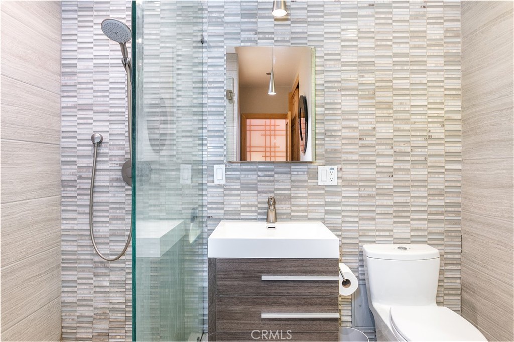 999 N Doheny Drive 402