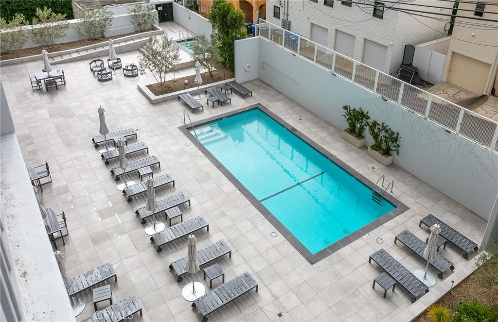 999 N Doheny Drive 402