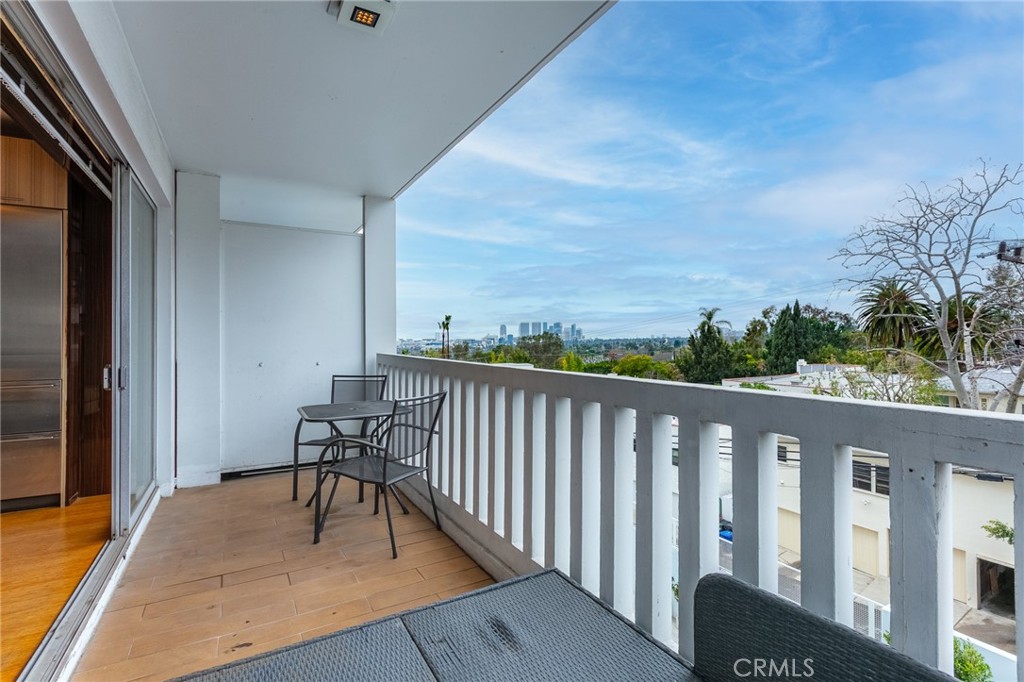 999 N Doheny Drive 402