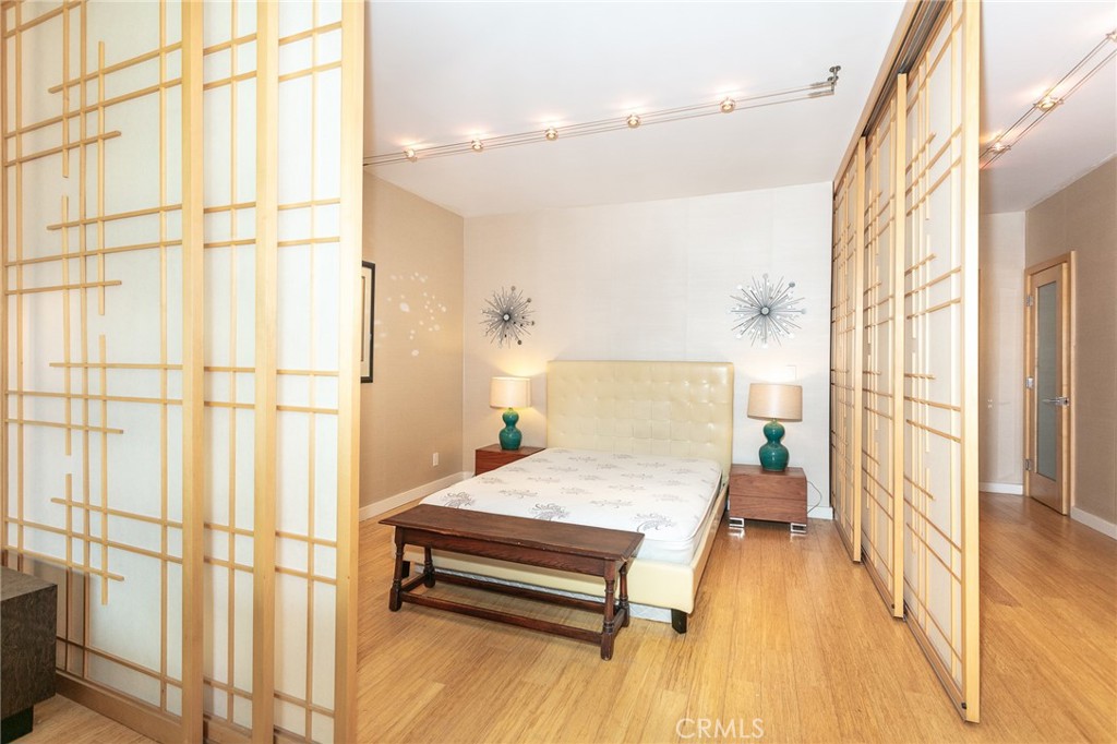 999 N Doheny Drive 402