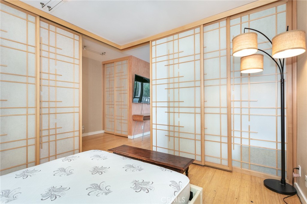 999 N Doheny Drive 402