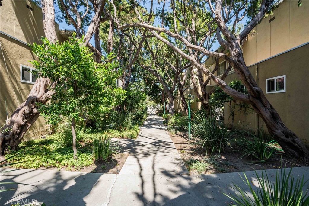 11138 Aqua Vista Street 49