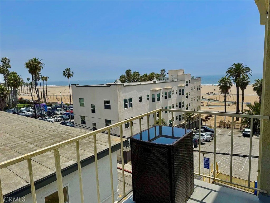 1649 Appian Way 312