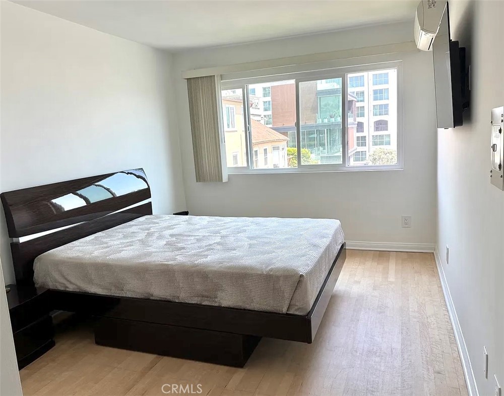 1649 Appian Way 312