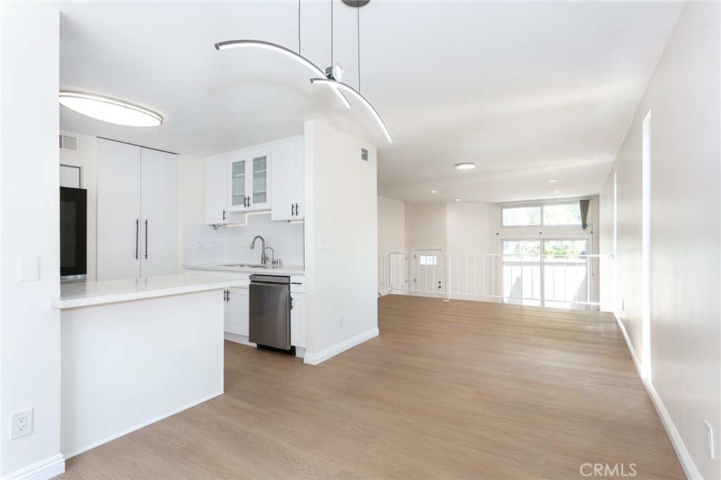 21901 Lassen Street 113