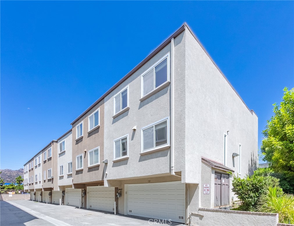 21901 Lassen Street 113