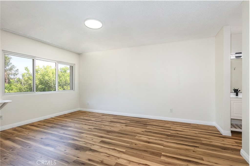 21901 Lassen Street 113