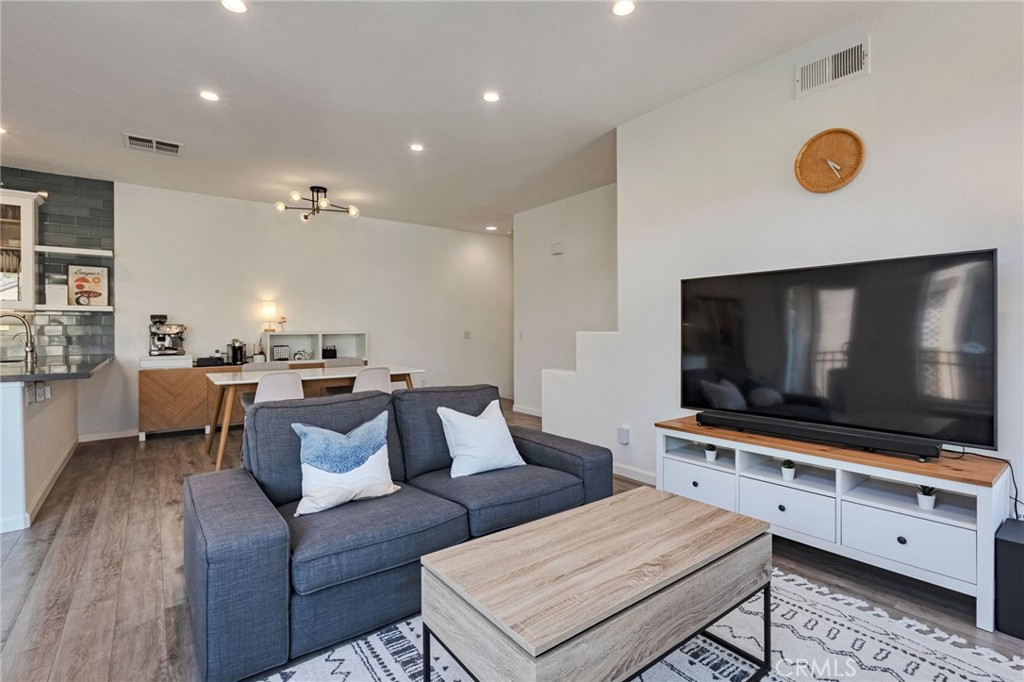 922 S Country Glen Way