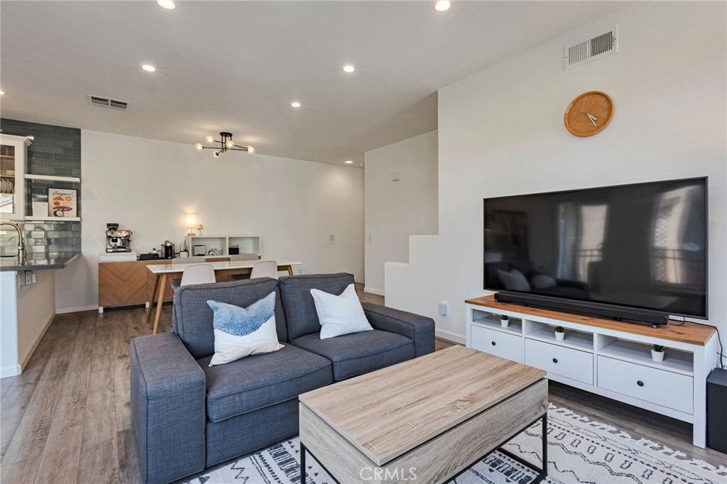 922 S Country Glen Way