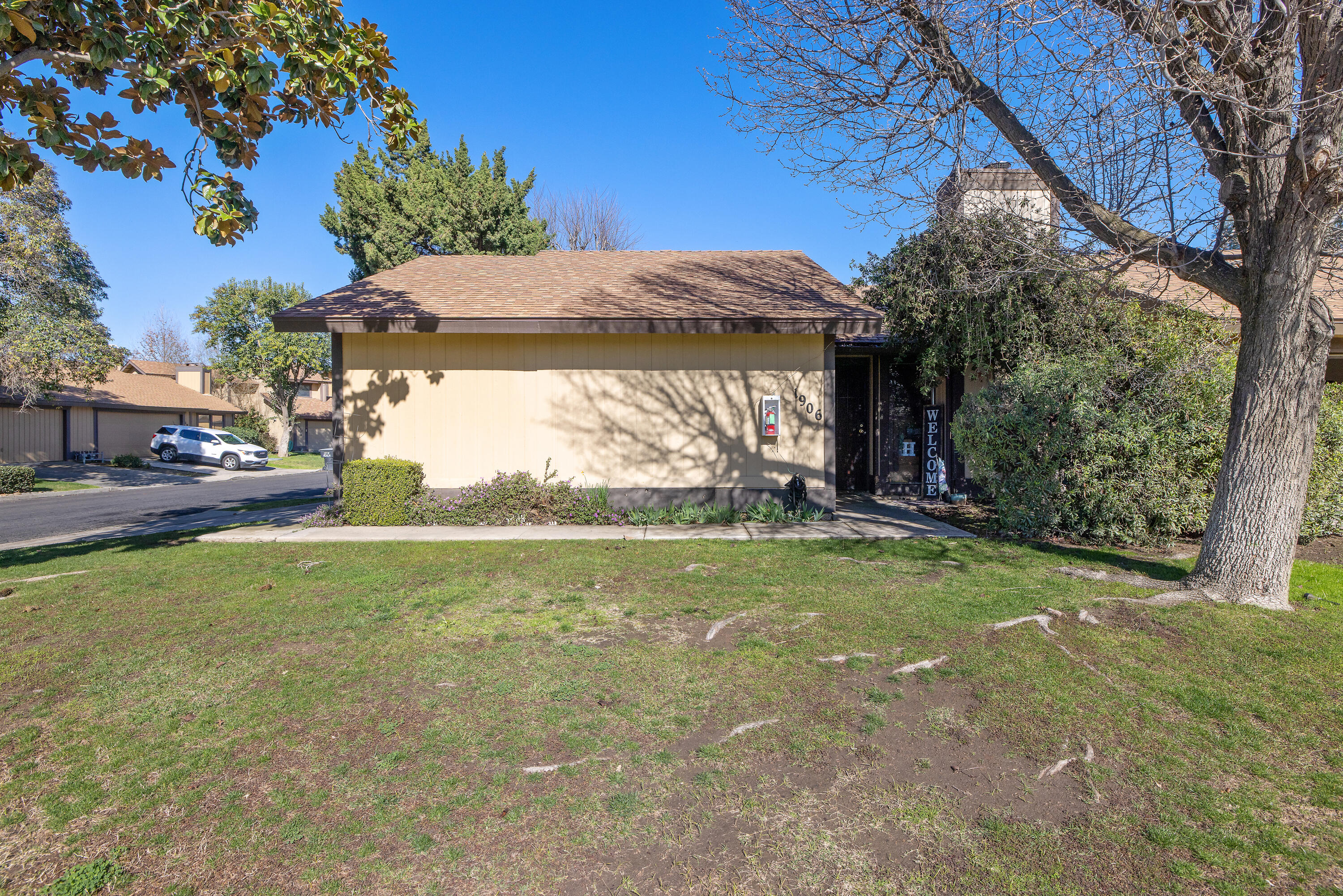 1906 E Harold Avenue