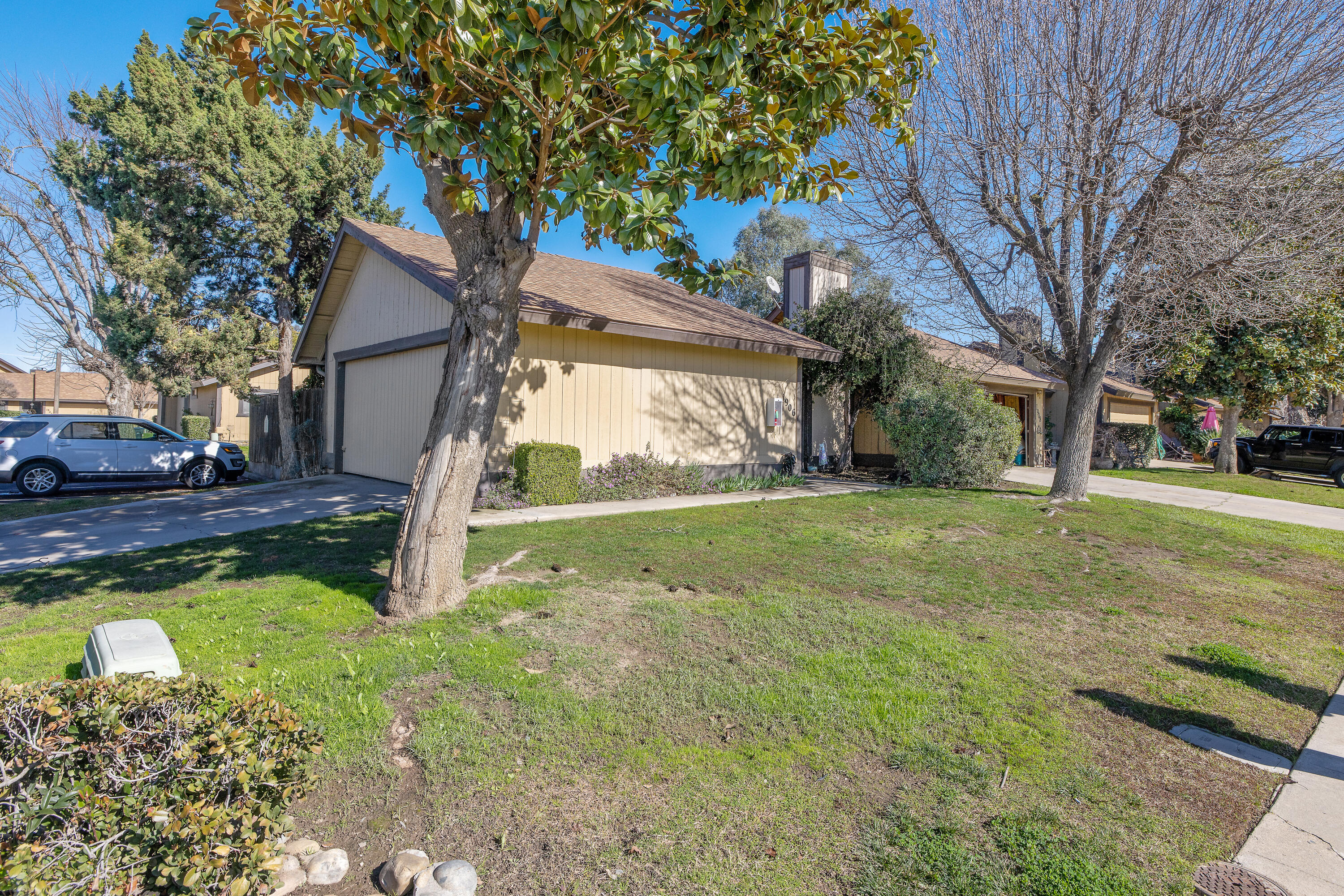 1906 E Harold Avenue
