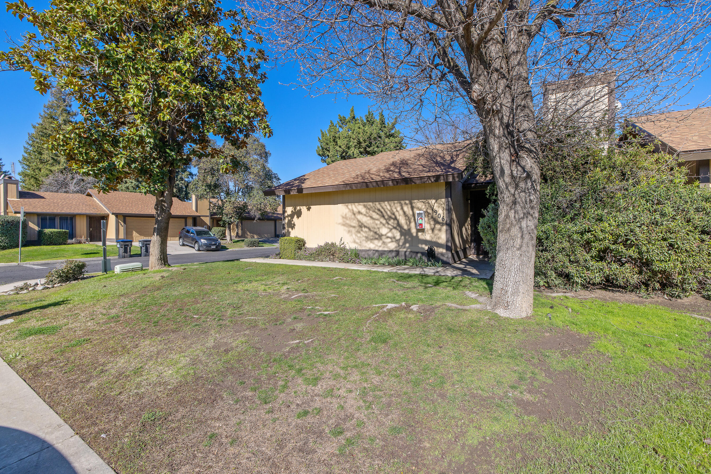 1906 E Harold Avenue