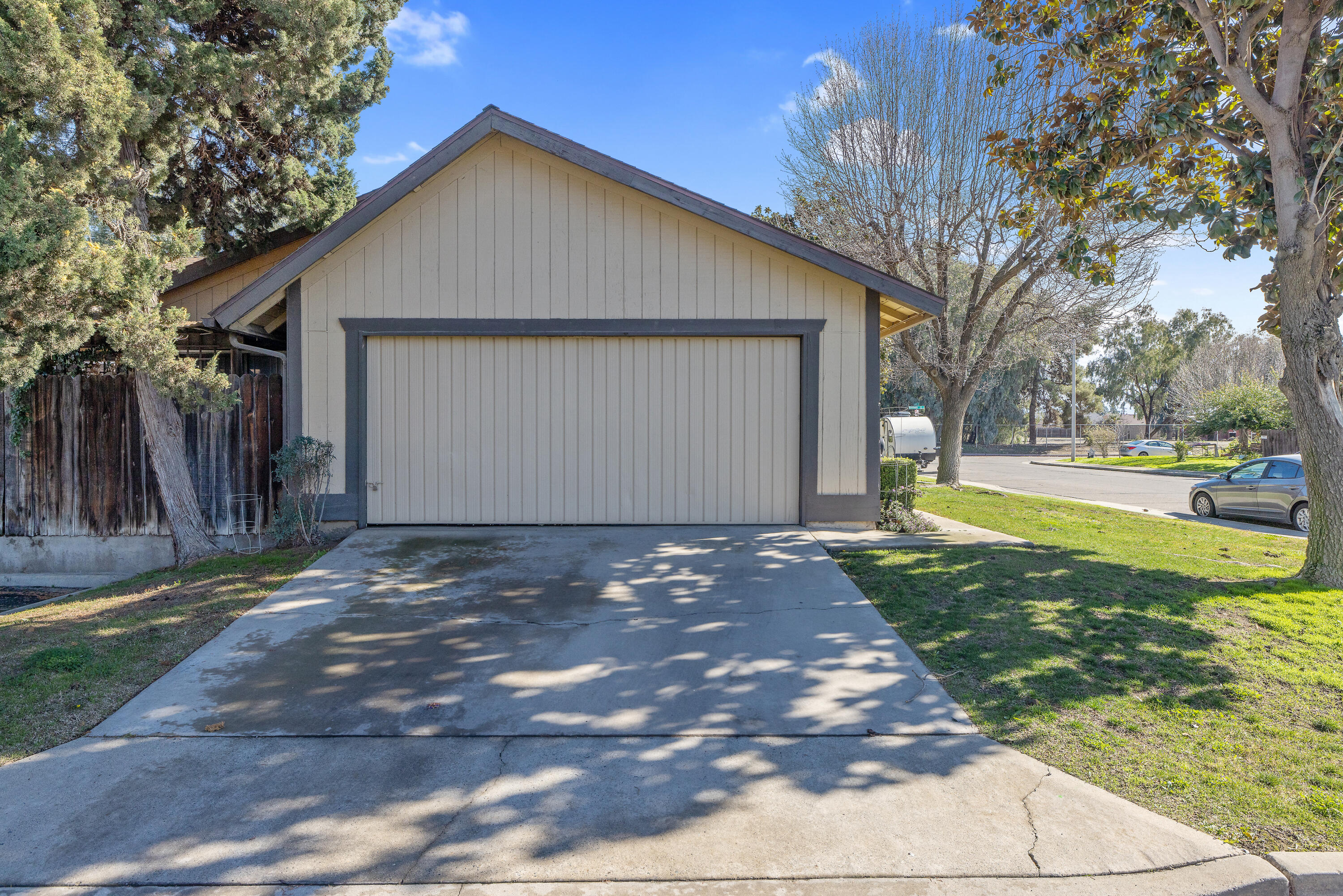 1906 E Harold Avenue