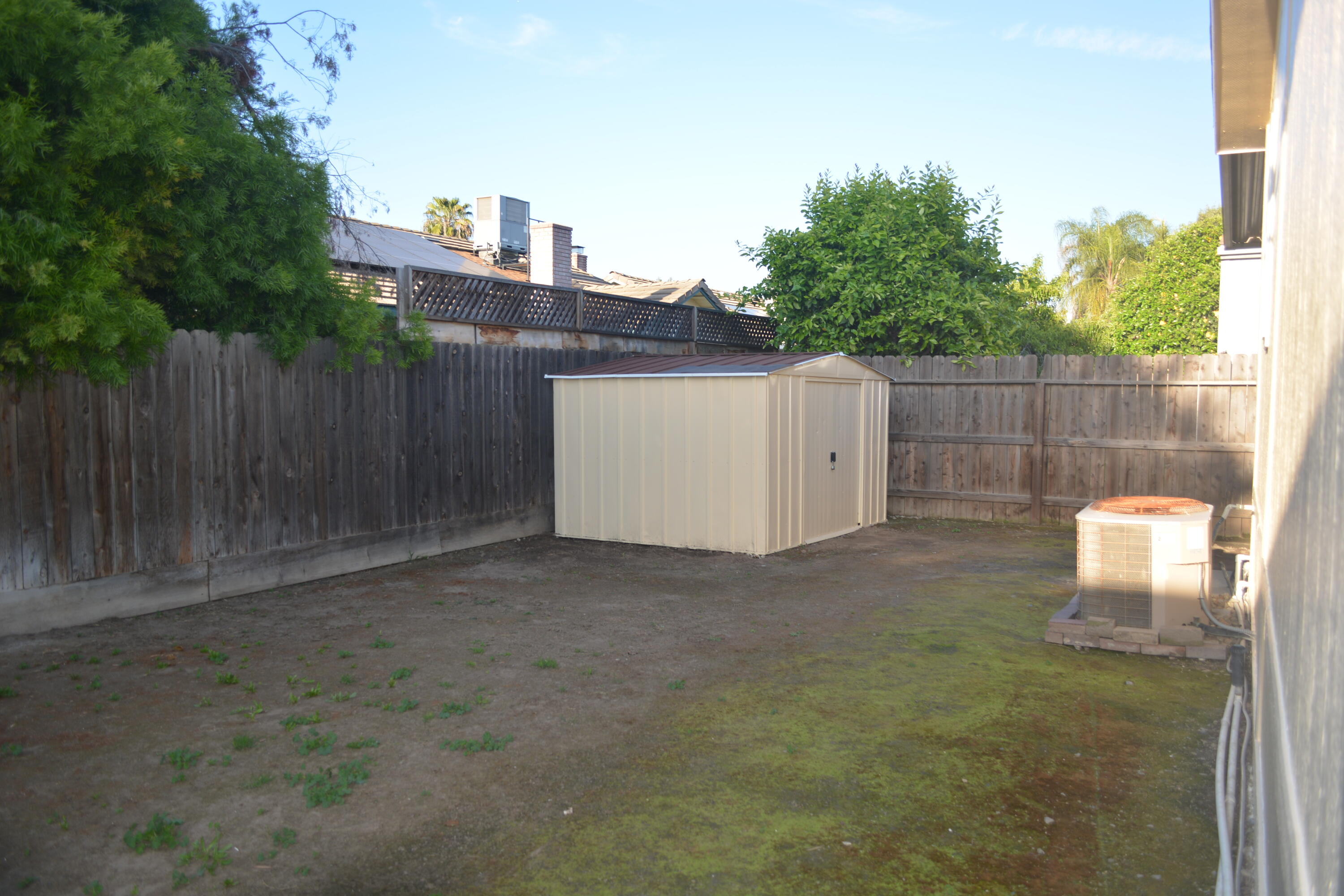 415 N Akers Street, 13