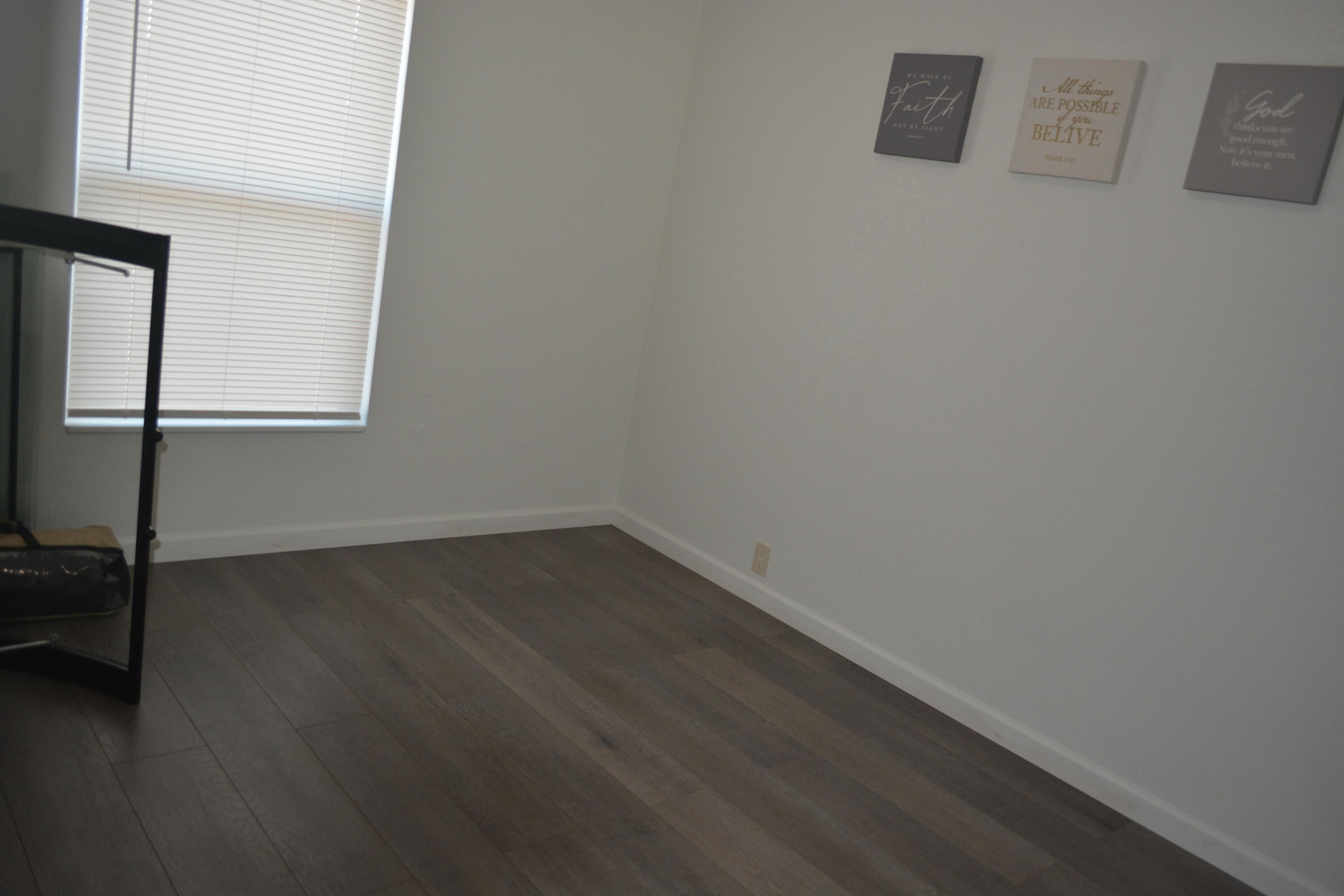 415 N Akers Street, 13
