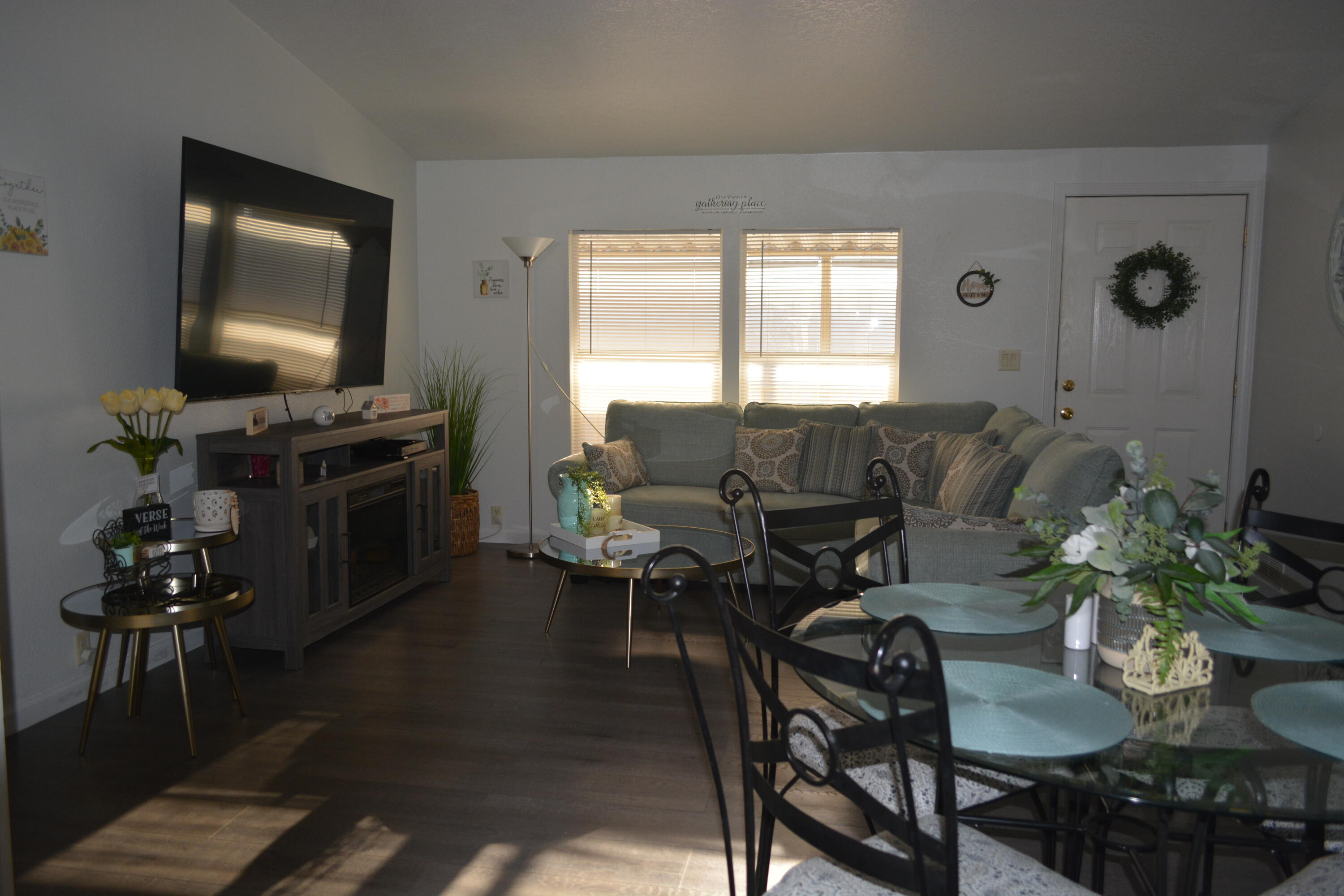 415 N Akers Street, 13