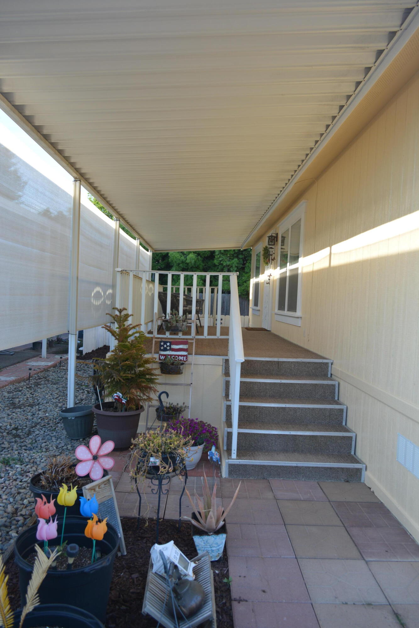 415 N Akers Street, 13