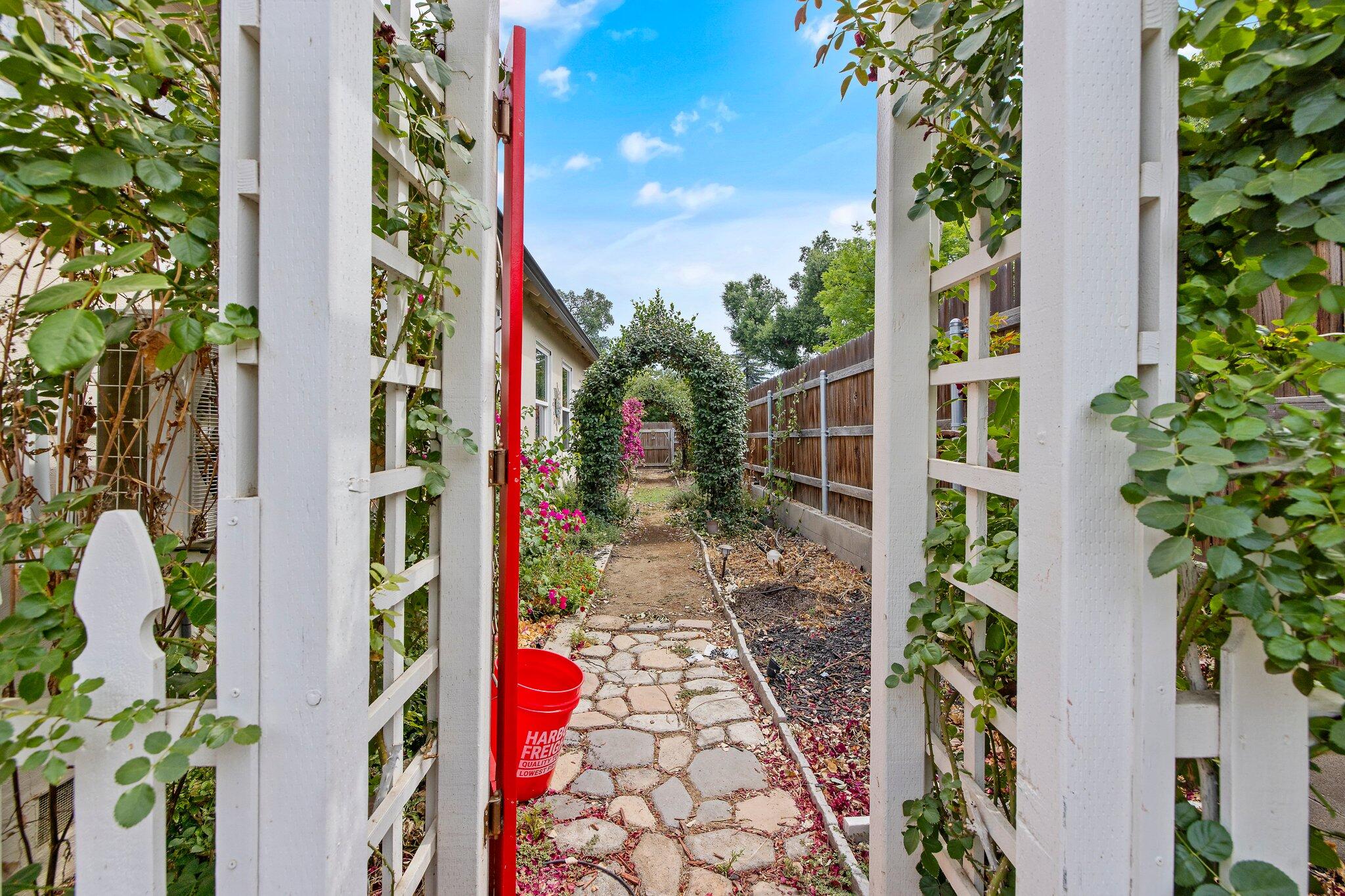 1708 W Beverly Drive