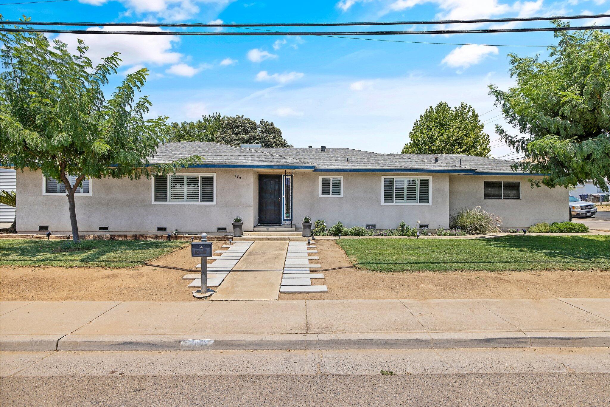 396 E Lakeview Avenue