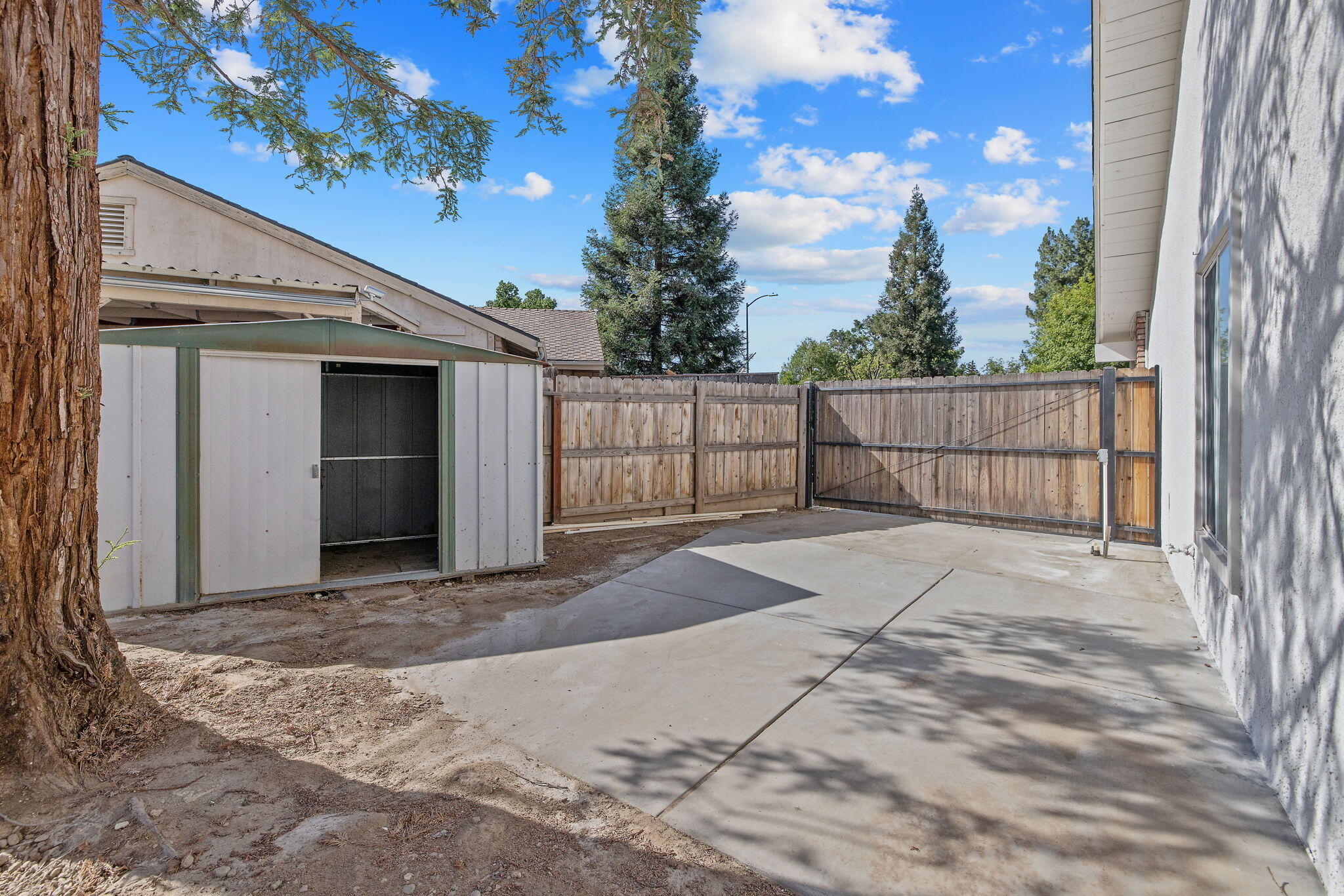 6593 N Winery Avenue