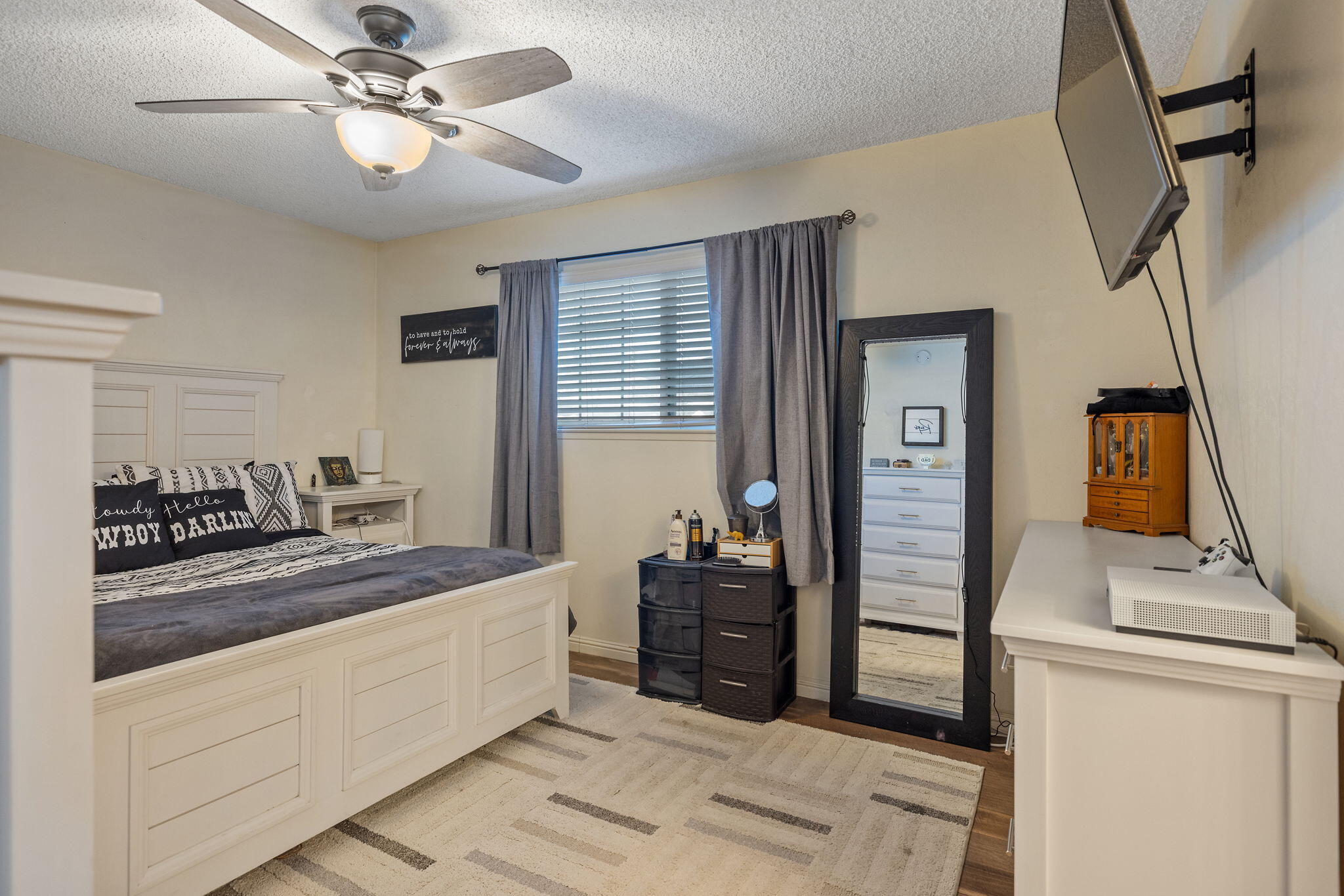 1134 W Harter Avenue