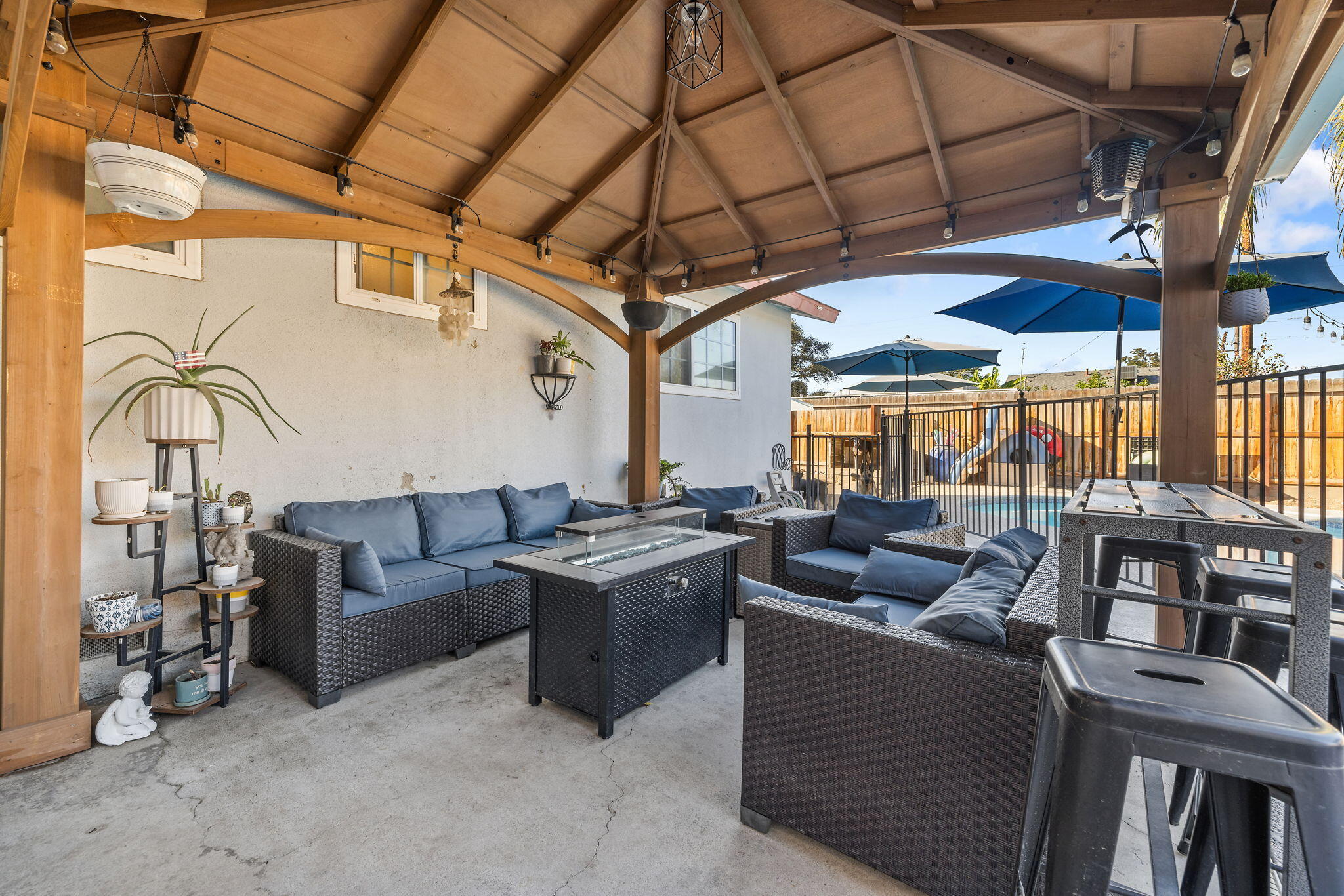 1134 W Harter Avenue