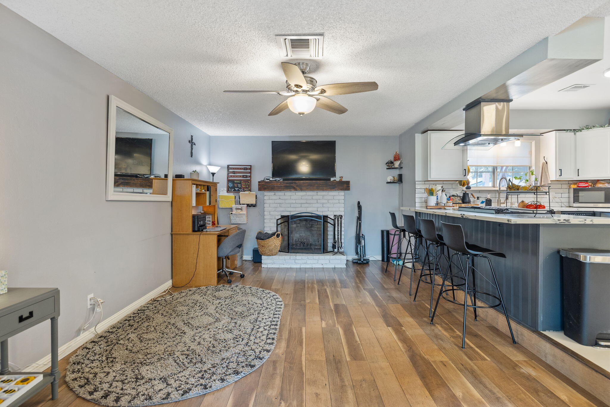 1134 W Harter Avenue