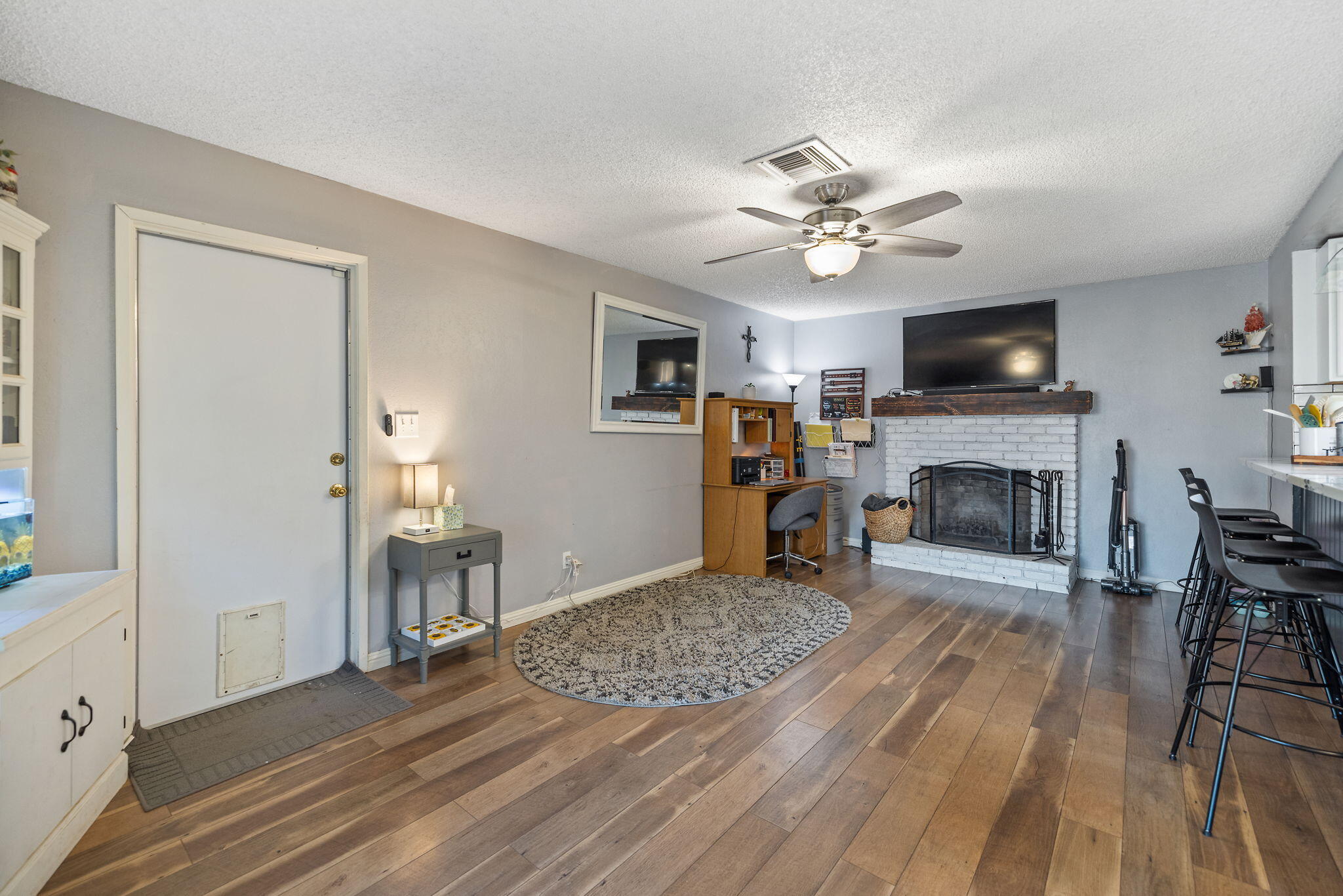 1134 W Harter Avenue