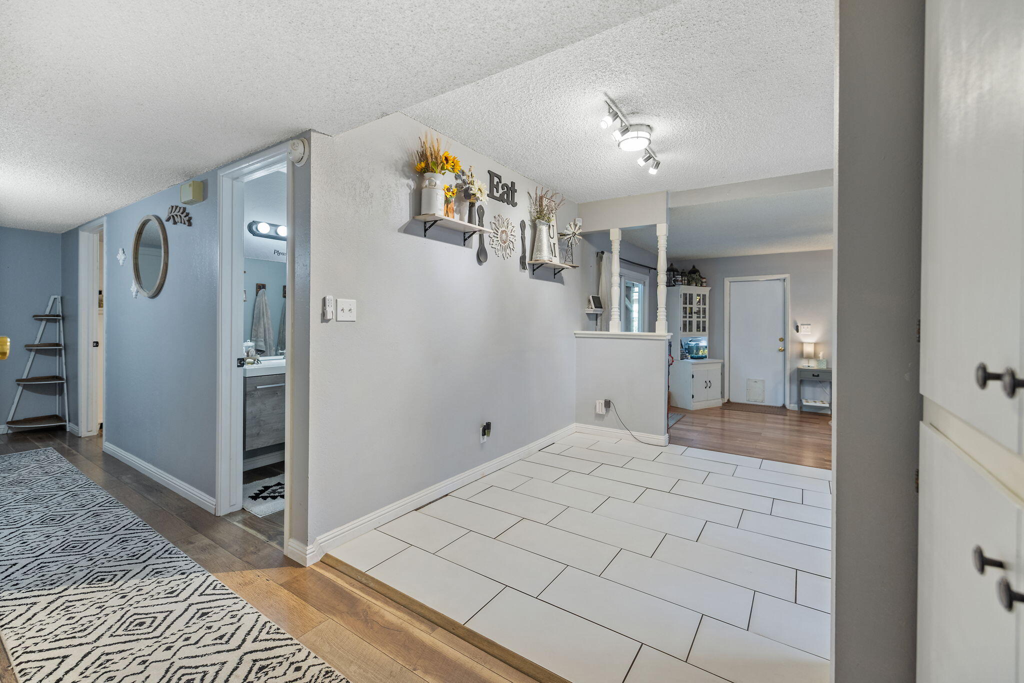 1134 W Harter Avenue