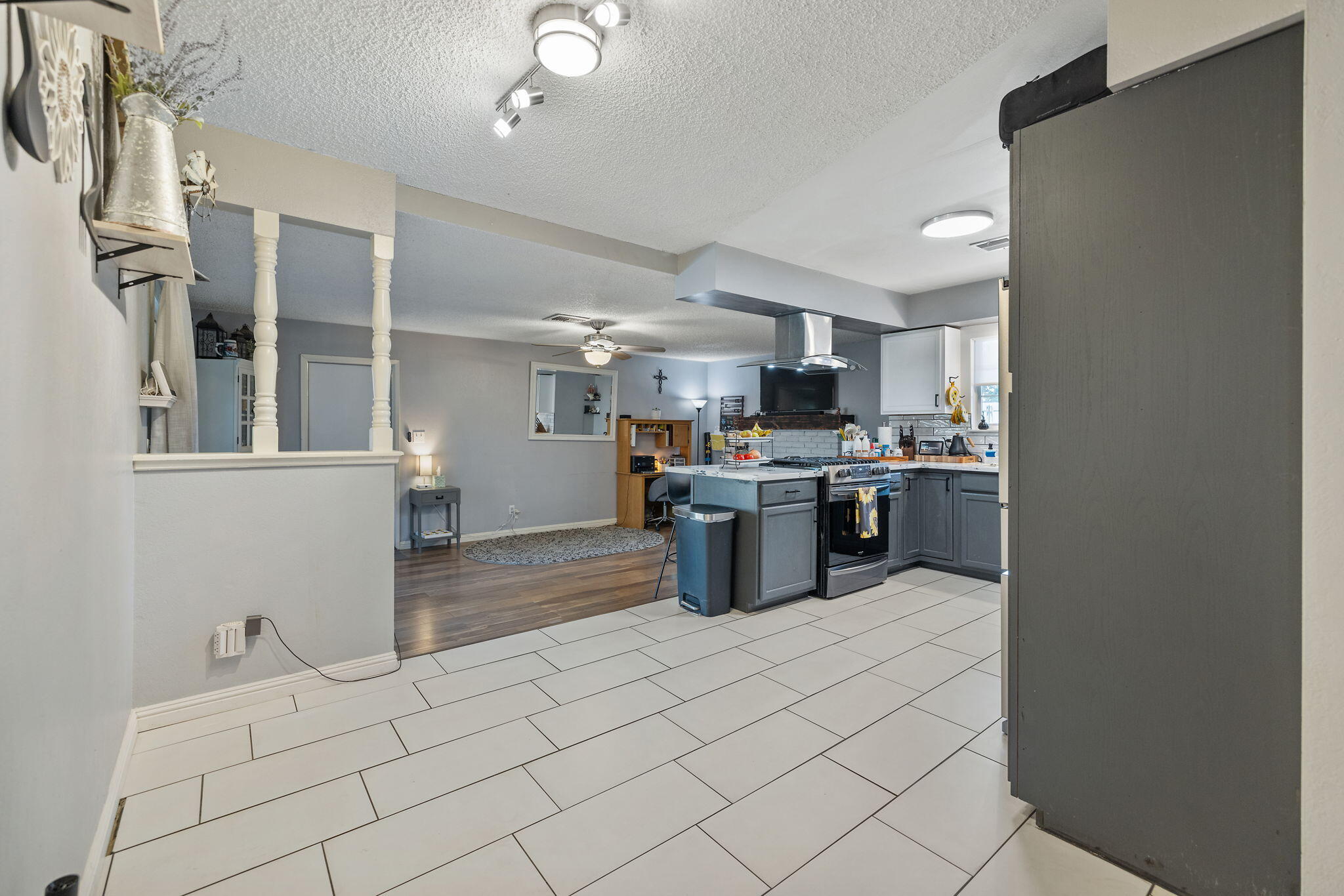 1134 W Harter Avenue