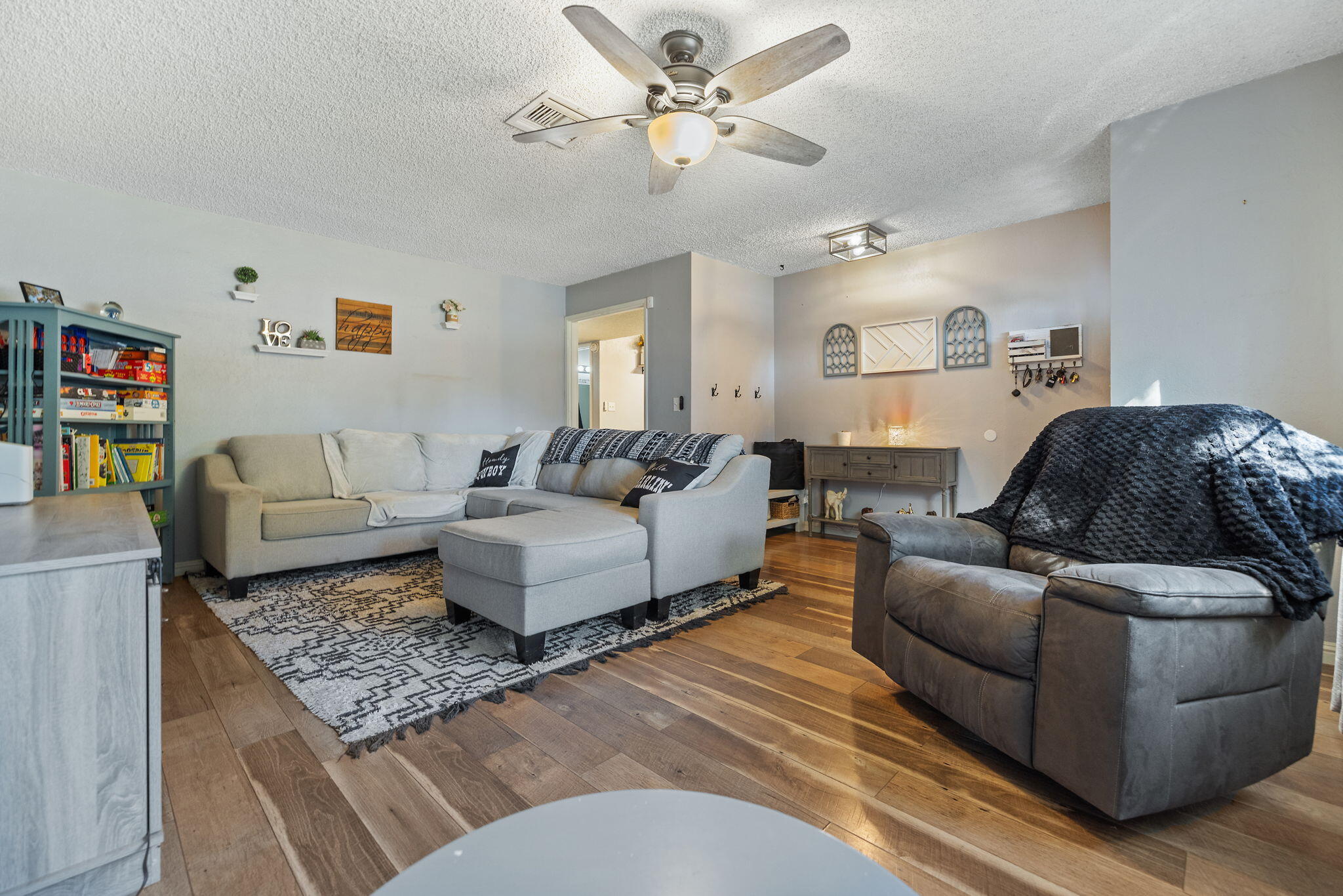 1134 W Harter Avenue