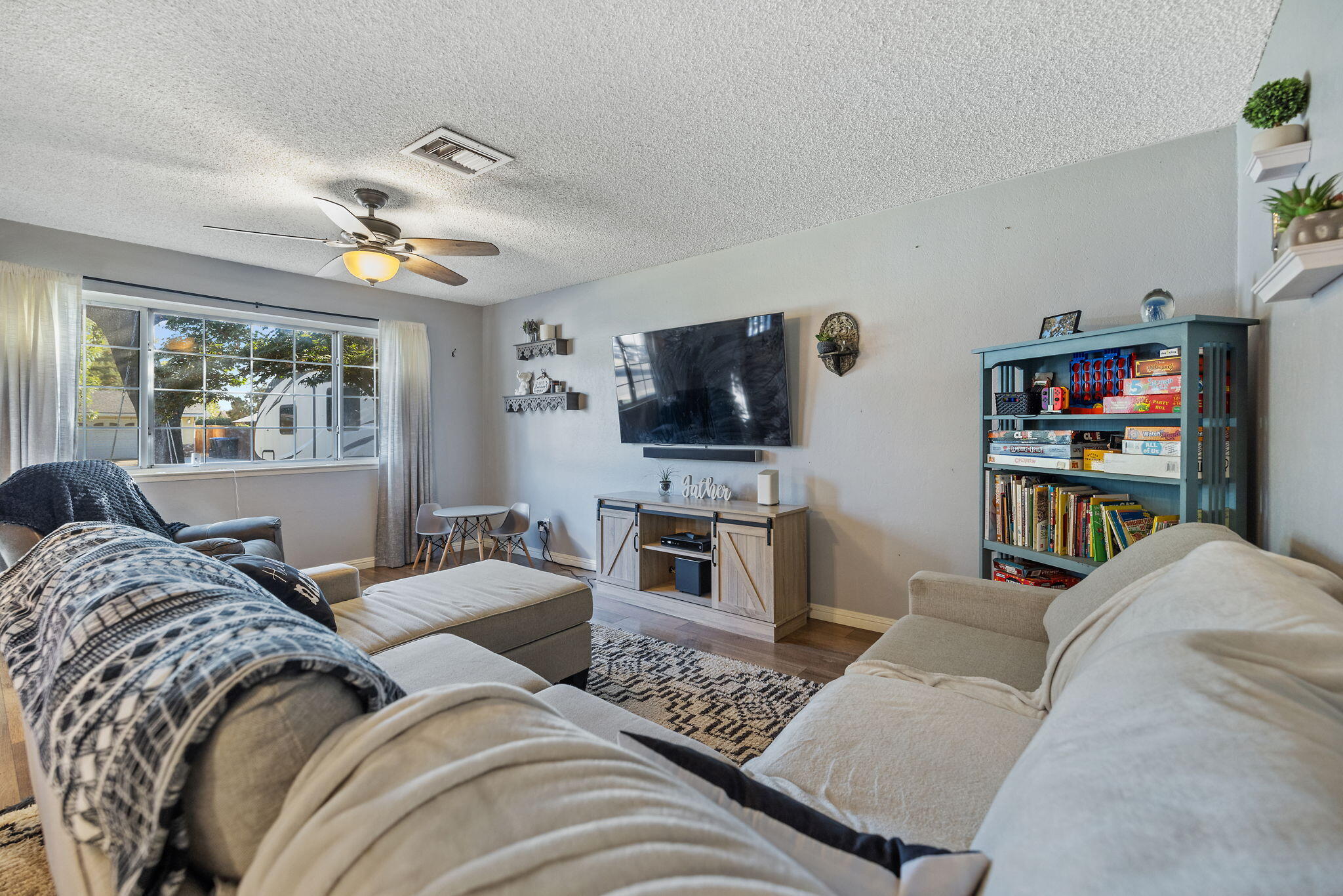 1134 W Harter Avenue