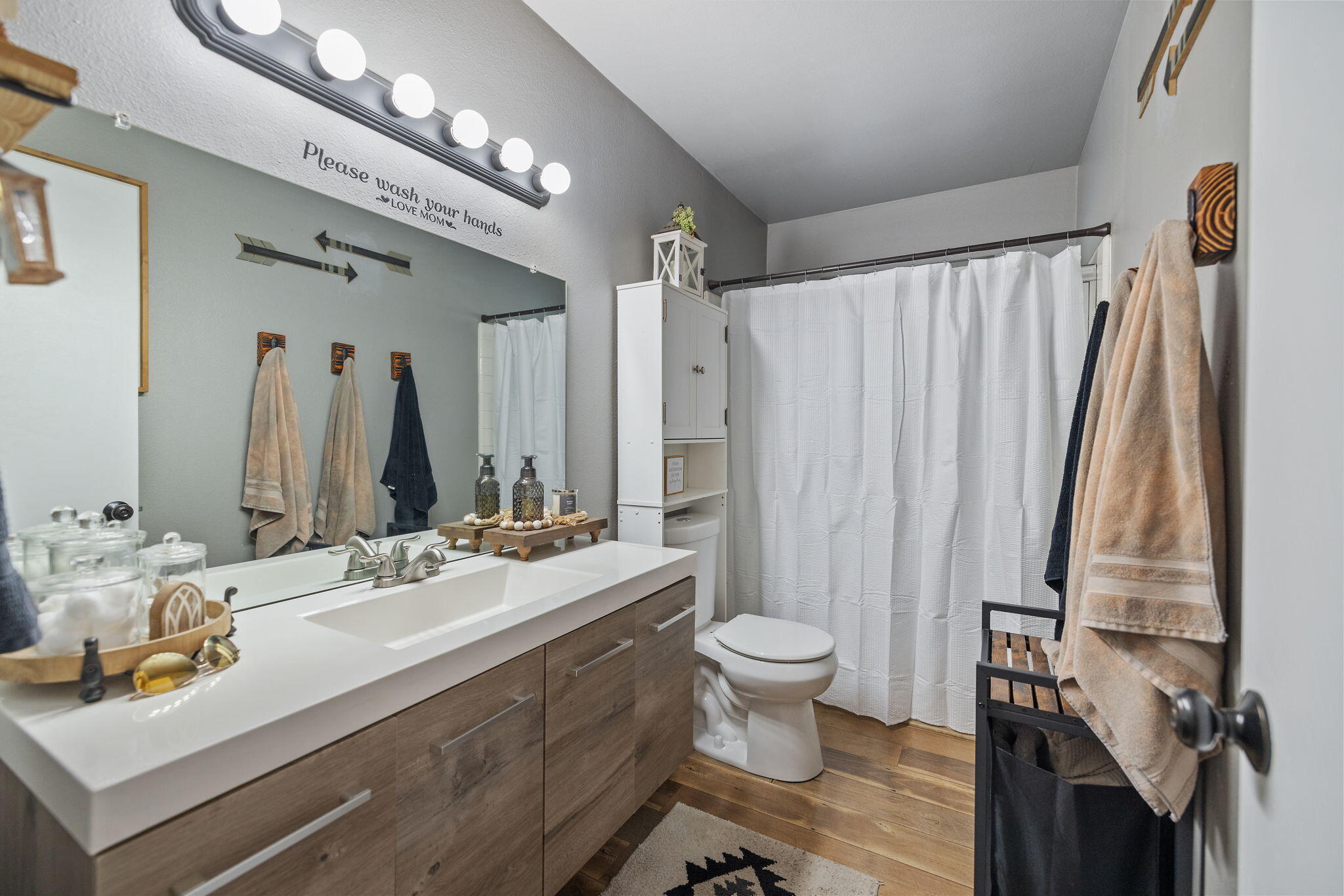 1134 W Harter Avenue