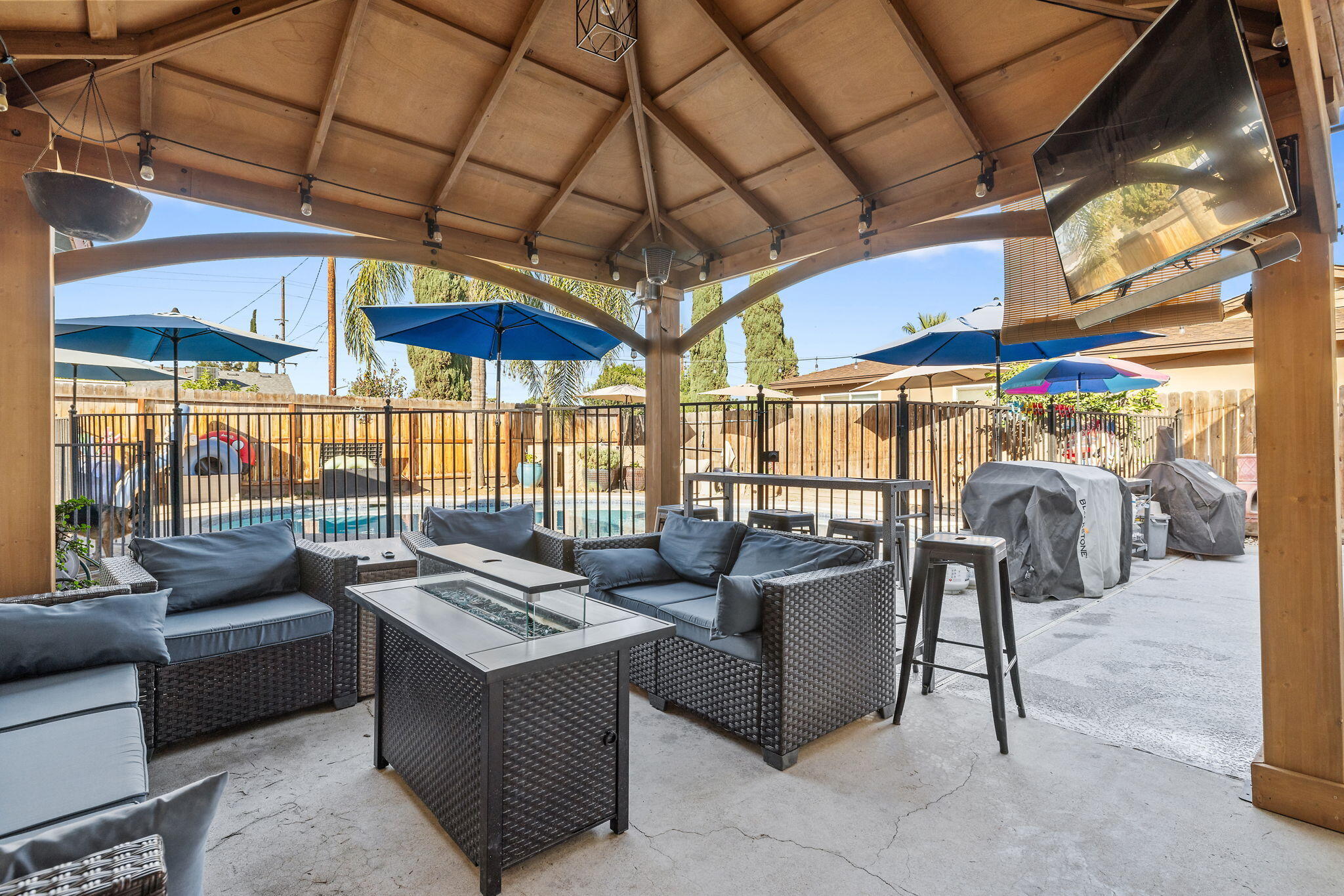 1134 W Harter Avenue