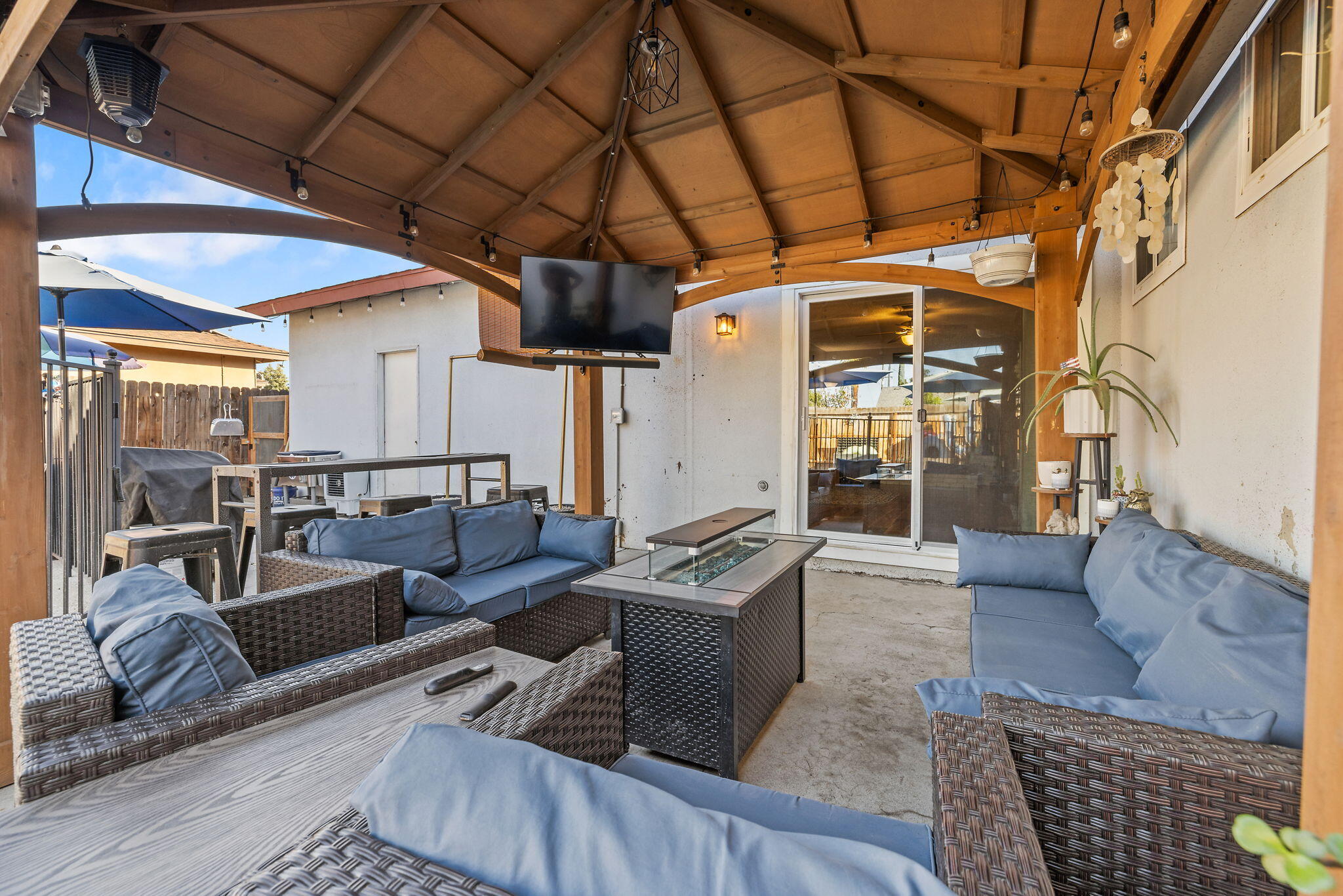 1134 W Harter Avenue