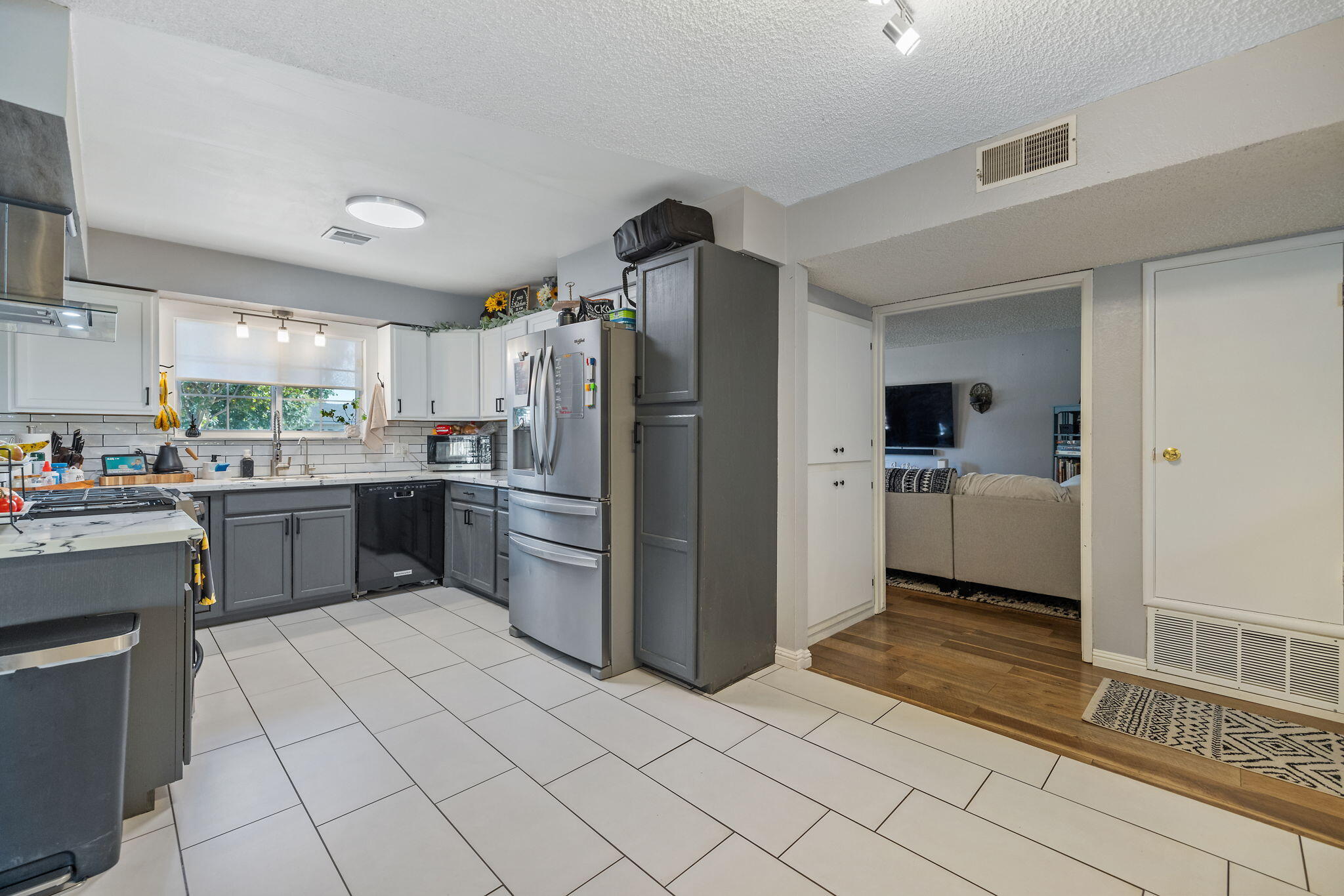 1134 W Harter Avenue