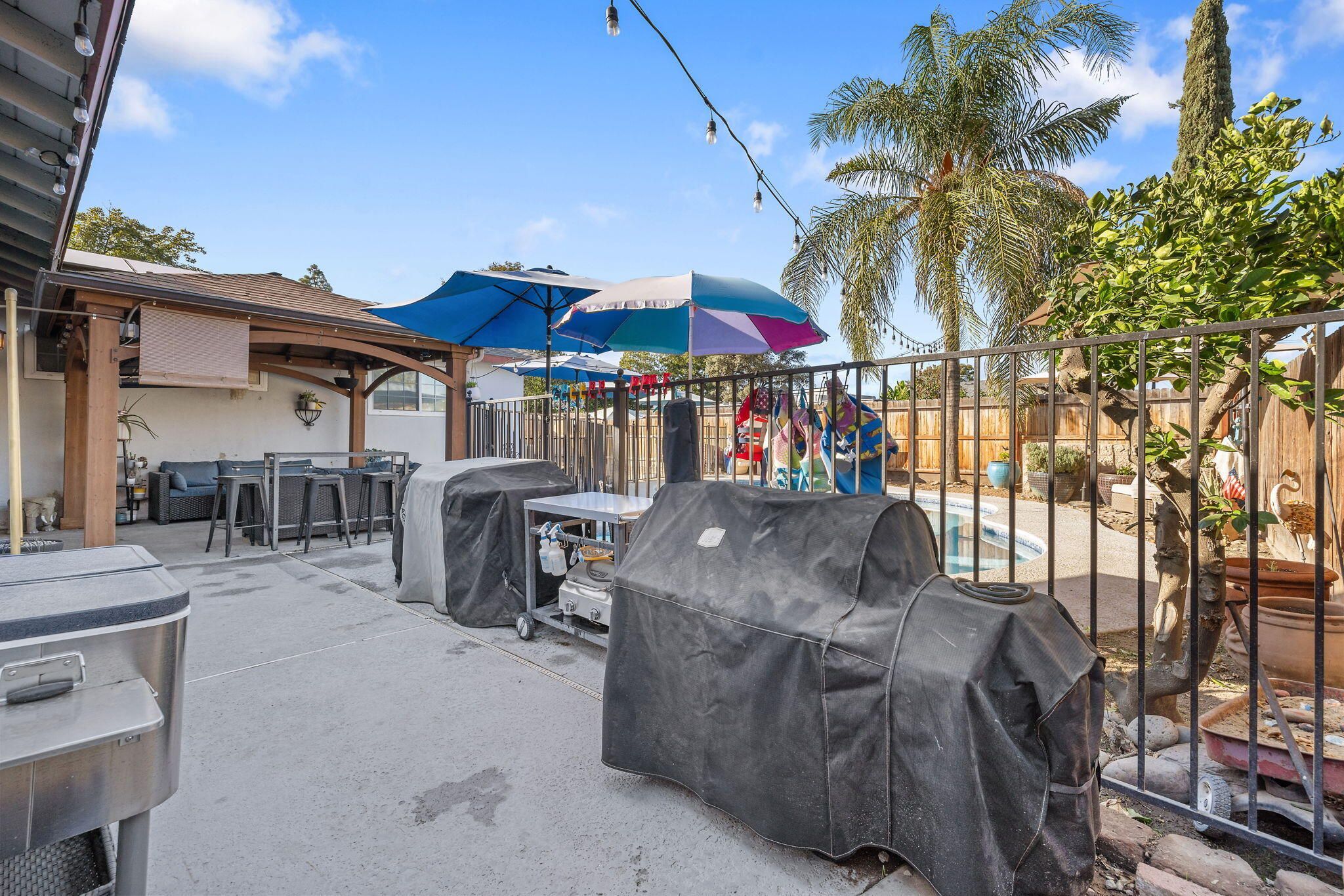 1134 W Harter Avenue