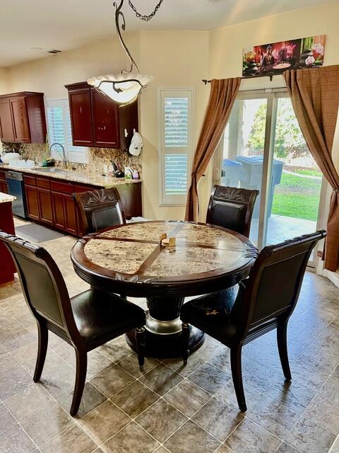 3242 W Oakridge Avenue W