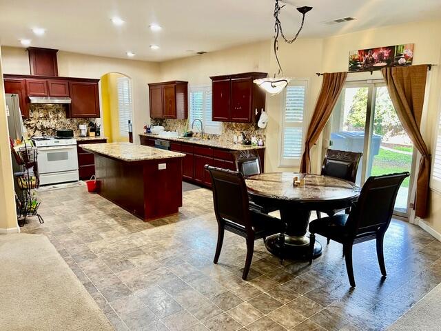 3242 W Oakridge Avenue W