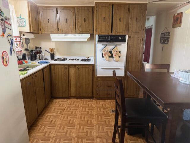 820 Chinowth Street, 73