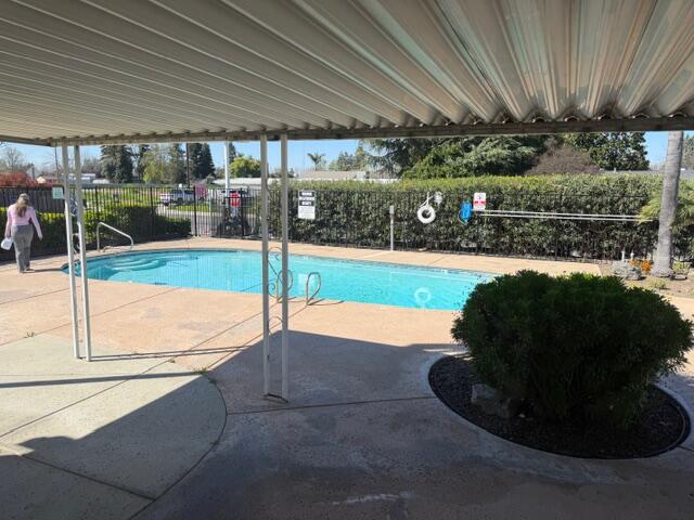 820 Chinowth Street, 73